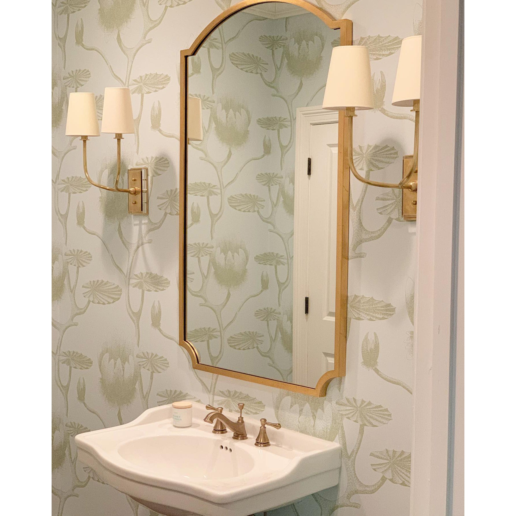 Hulton Wall Sconce Modern | Dimmable LED Wall Lamp | Nordic Style Indoor Light | Elegant Wall Fixture | Brass Crystal Sconces - Zardee 3