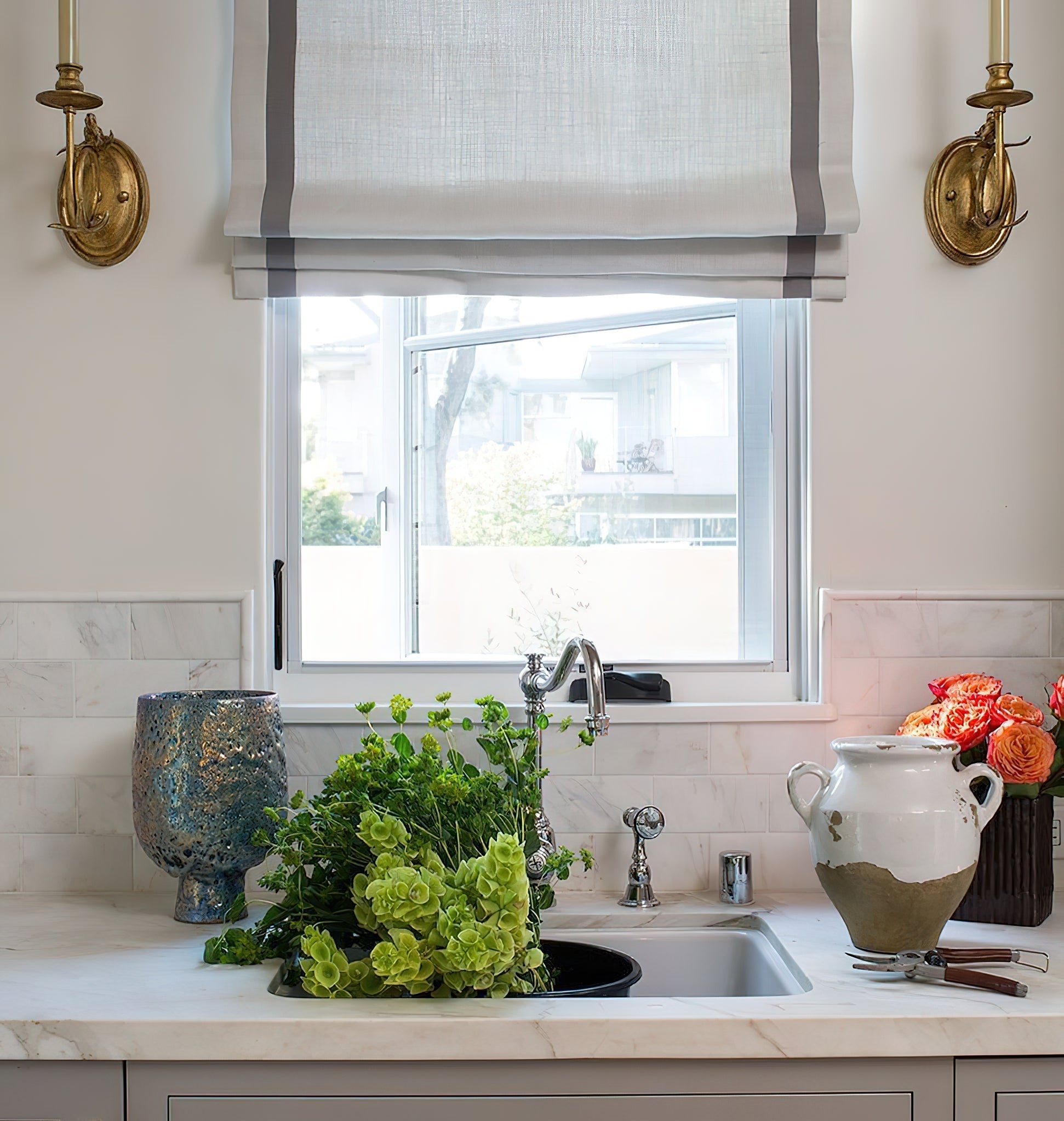 Vintage Bird Wall Sconce | Antique Brass Wall Light | Whimsical Sconce Lamp | Decorative Wall Lighting | Elegant Indoor Fixture - Zardee 4