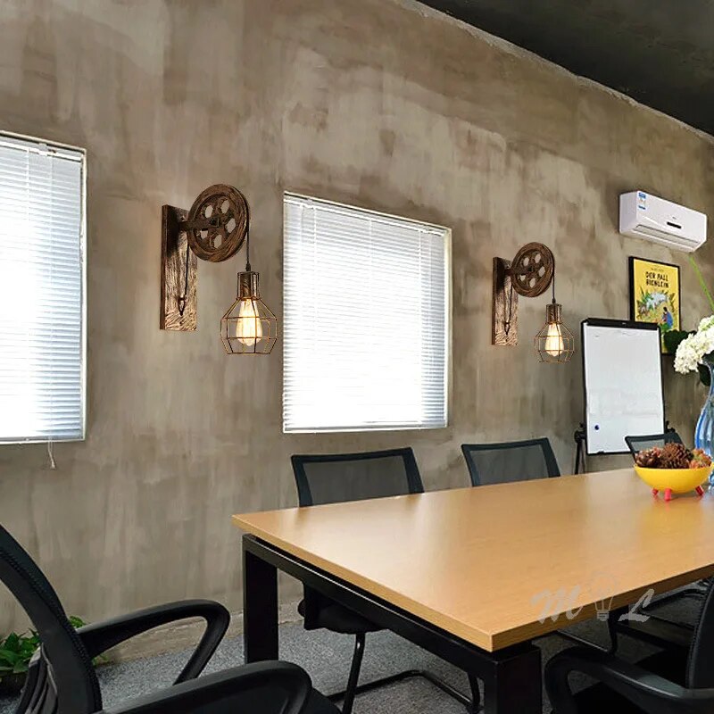 Średniowieczna Lampa Ścienna