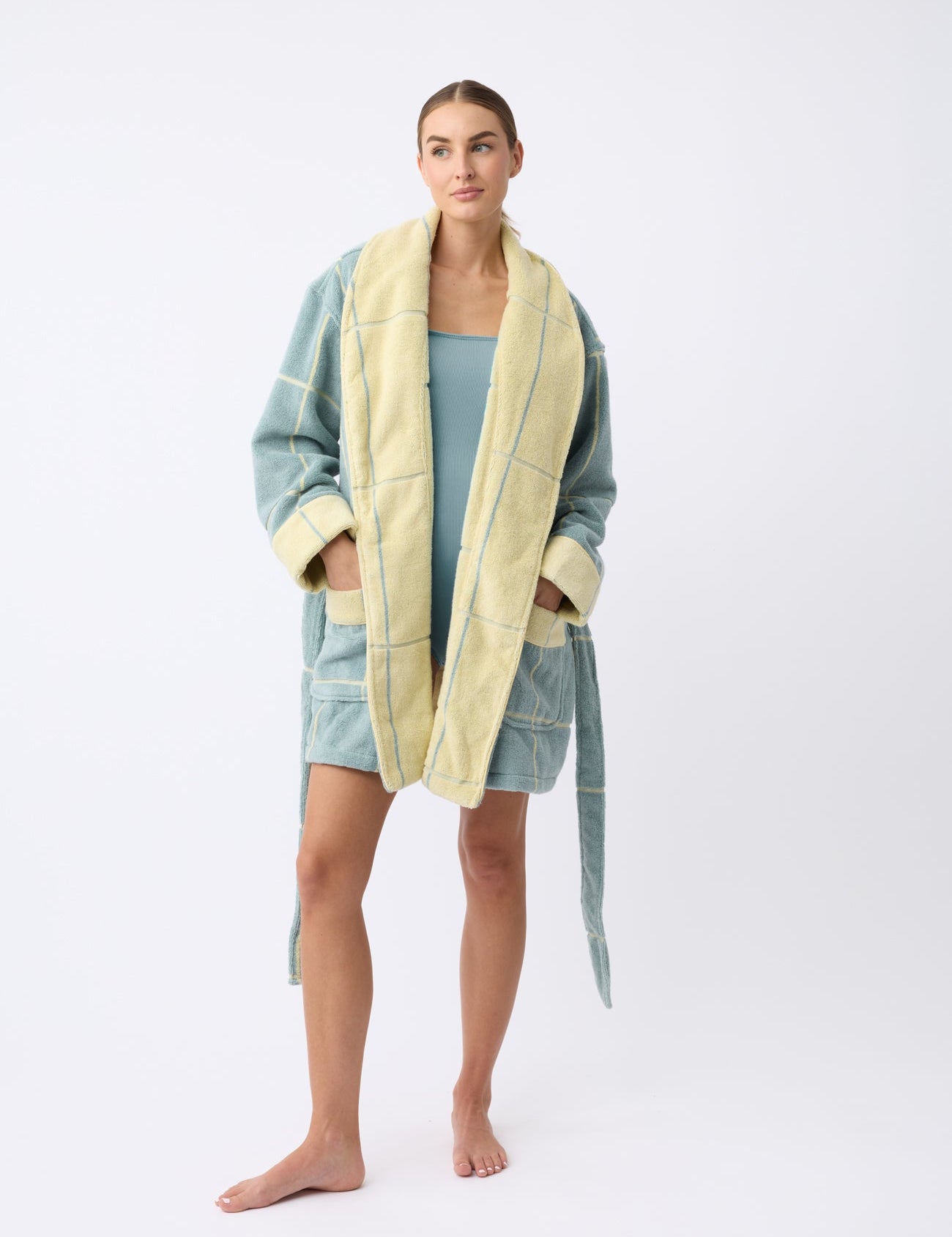 2_Bluelagoon_Windowpaneresortrobe.jpg